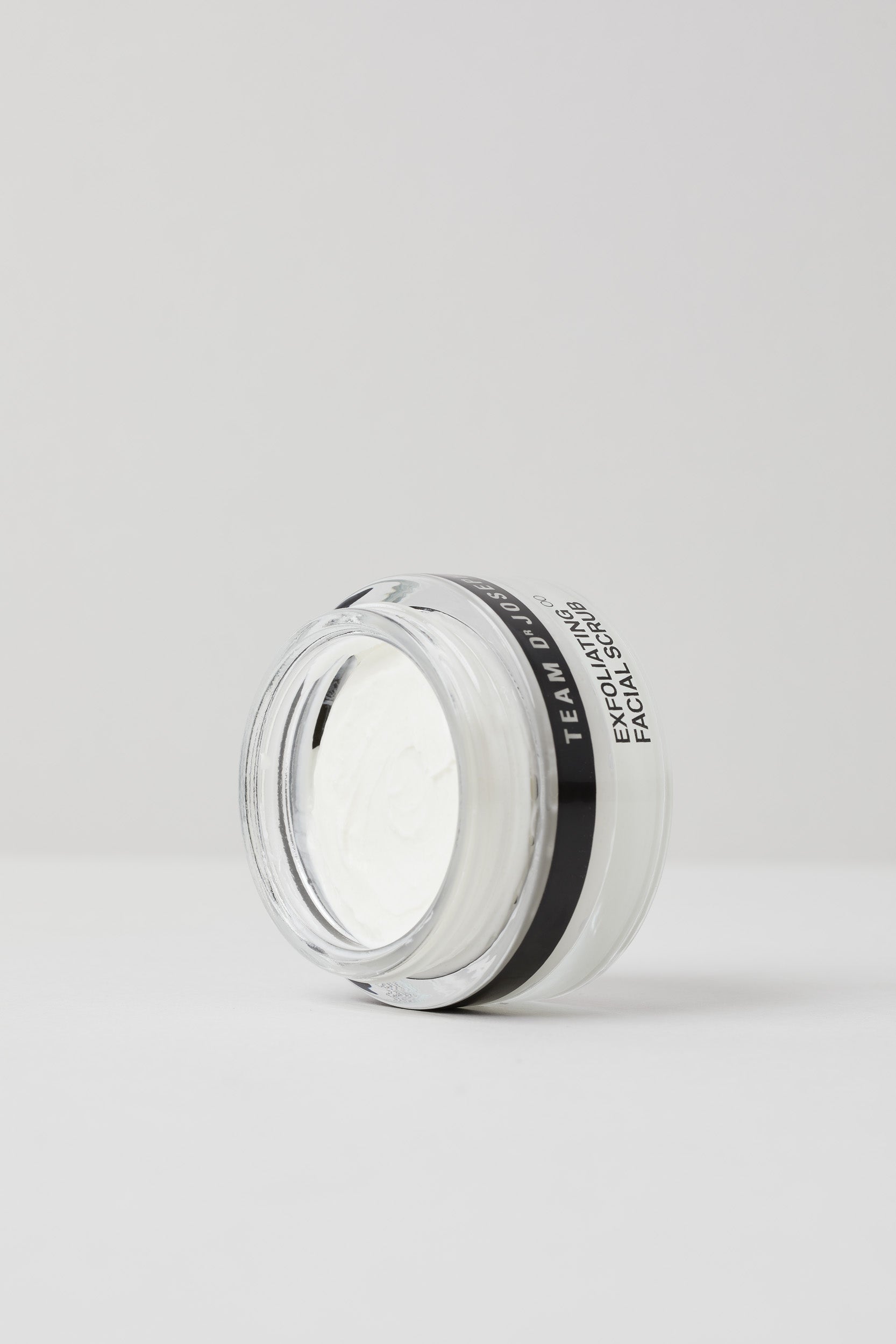 00 Exfoliating Facial Scrub